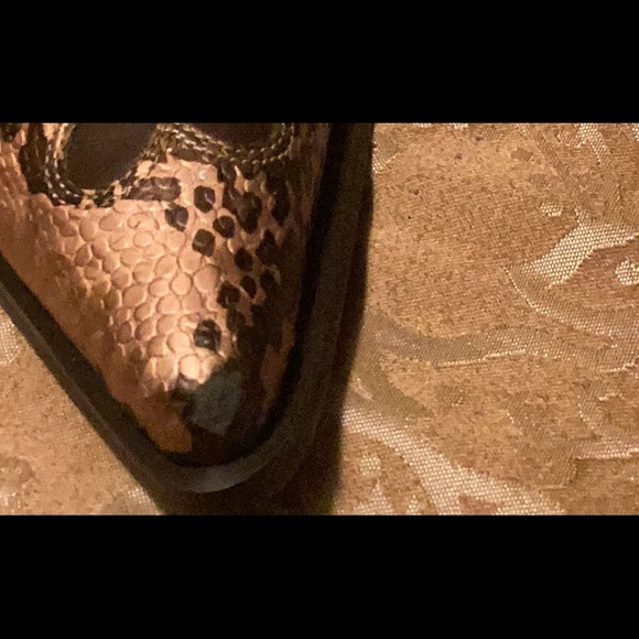 RAMPAGE RIVETED BROWN & GOLD COWGIRL STYLE SLIP ON POINTED TOE SHOE SZ 8.5 - Picture 8 of 8